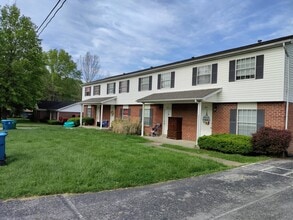 Building Photo - 1011 Northwood Loop