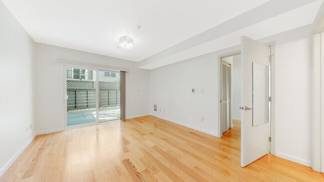 Foto del edificio - 2 bedroom 2 bathroom condo