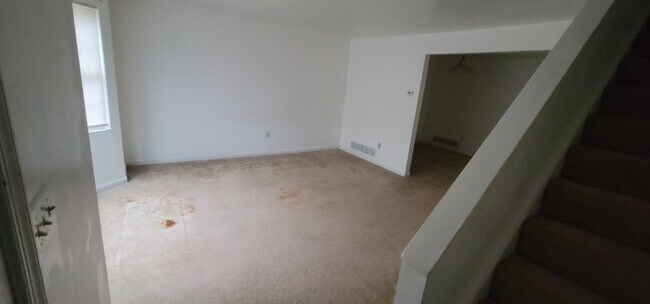 Building Photo - 149 Holmes St