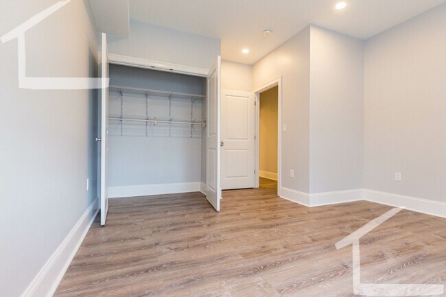 Foto del edificio - Beautiful Brighton Unit Next to Chandler Pond Available 9/1/2026