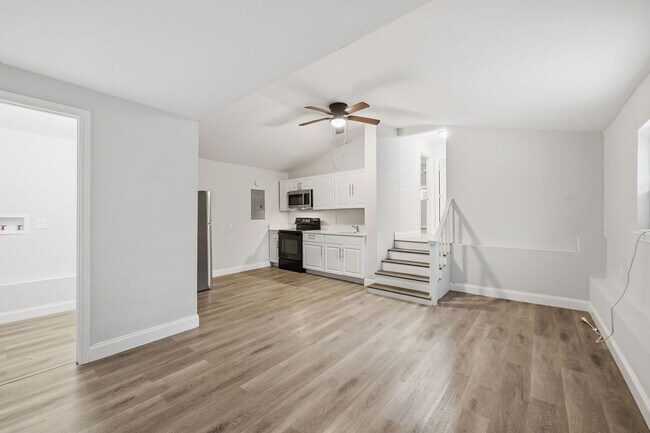 Foto del edificio - Completely Renovated 2BR/1BA Home on Extra-Large Lot in Jacksonville's Trout River Area***JANUARY...