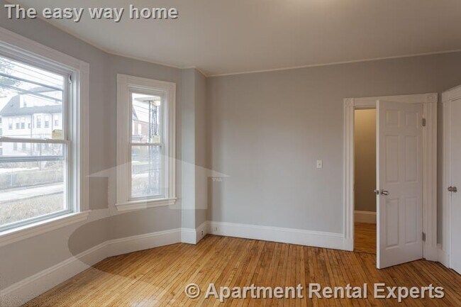 Building Photo - 38 Cherry St