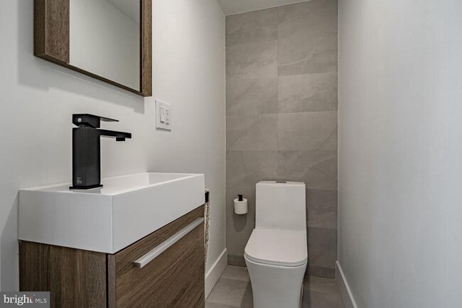 Building Photo - 2607 E Boston St