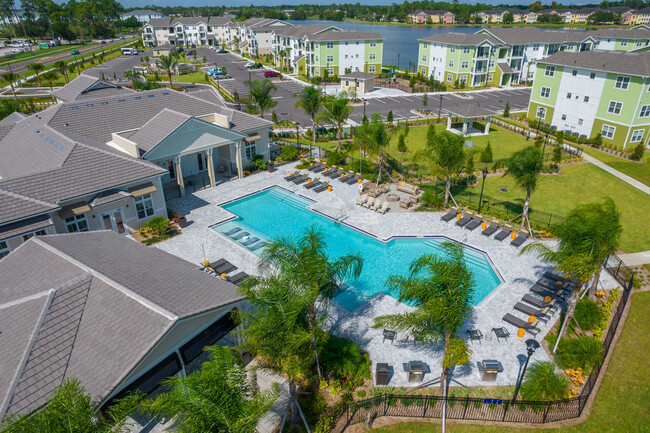 Mira Crystal Lake apartments — community photo - Mira Crystal Lake
