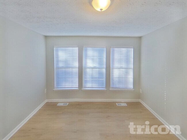 Foto del edificio - 9845 Bayline Cir