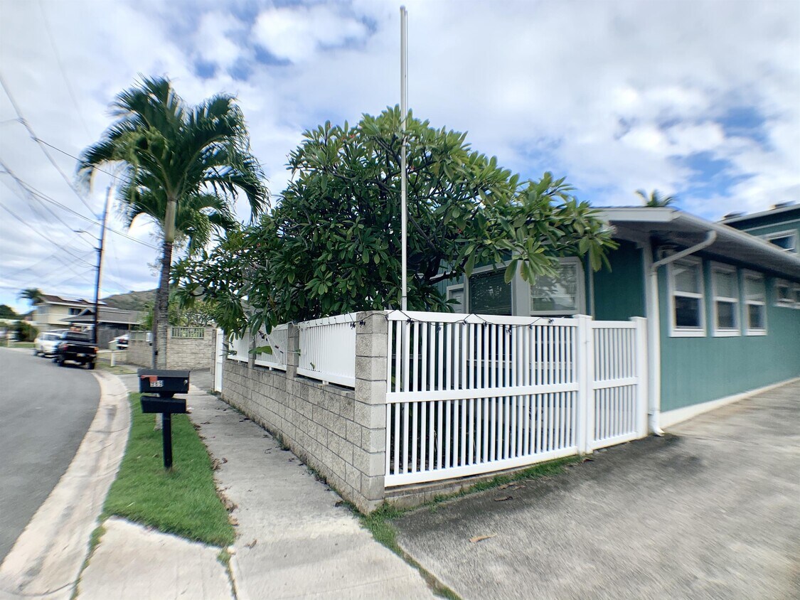 Primary Photo - 989 Paako St