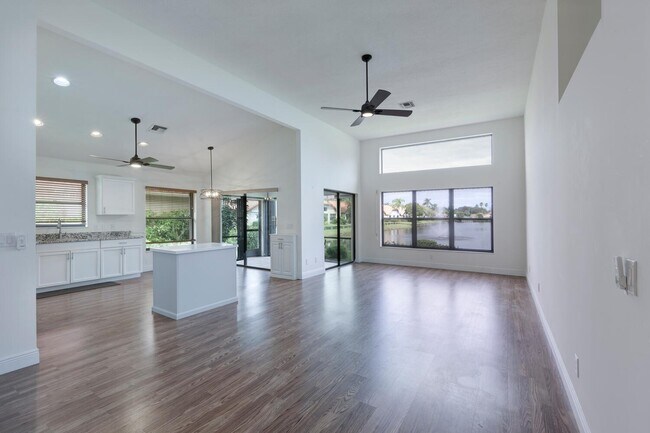 Building Photo - 2843 SW Mariposa Cir
