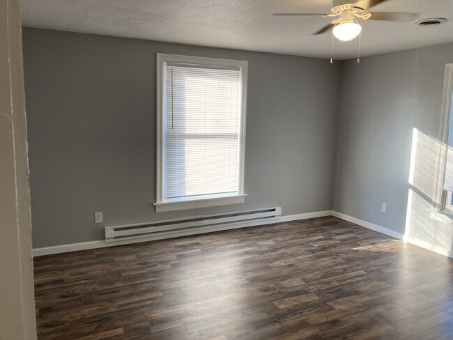 Building Photo - 1117 N B St.