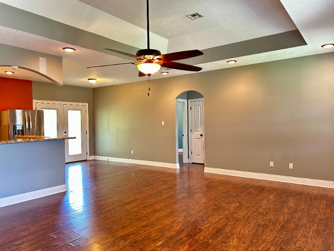 Building Photo - 123 Barbara Dr