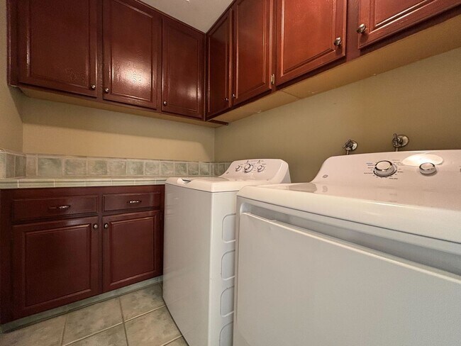 Building Photo - Stylish 3-Bedroom Rental in Prime Fresno L...