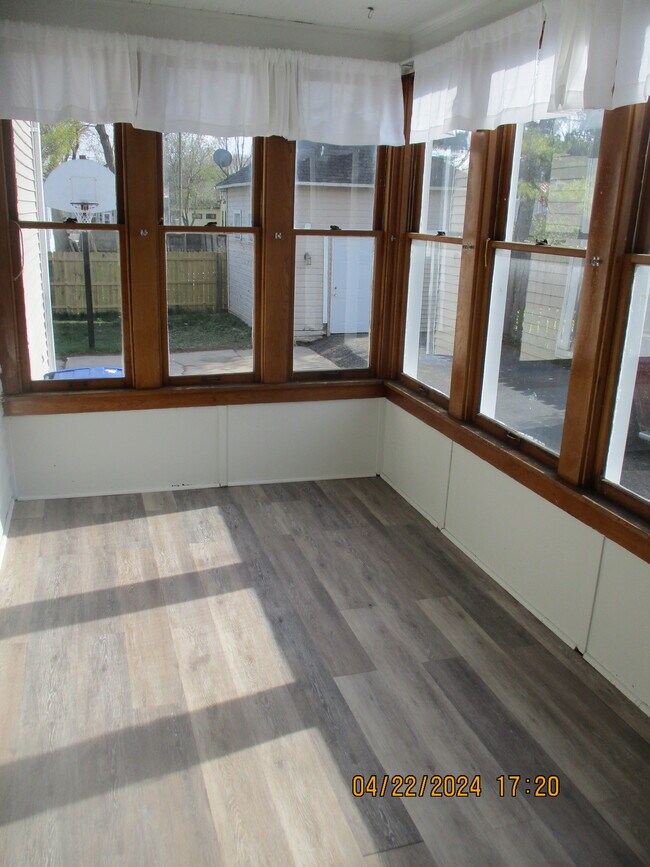 Foto del edificio - 319 E Irving Ave