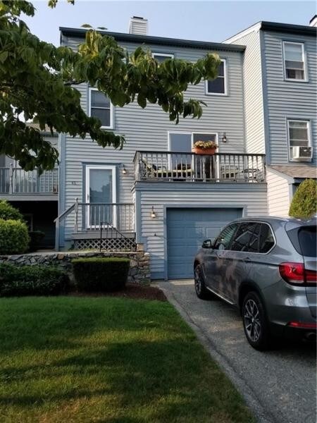 Primary Photo - Stunning Townhouse
