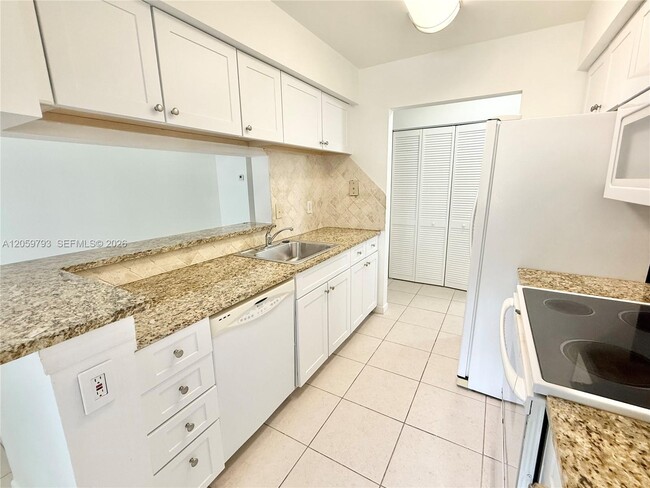 Foto del edificio - 9755 Westview Dr