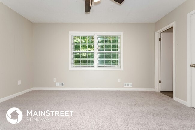 Building Photo - 3080 Chippewa Dr