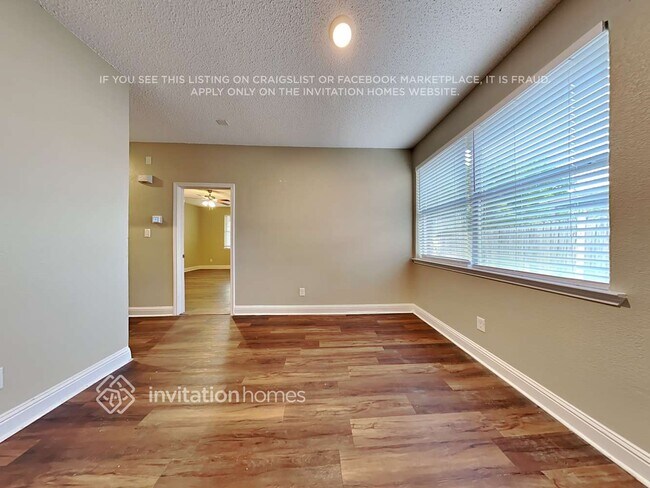 Foto del edificio - 6412 Rainwater Way