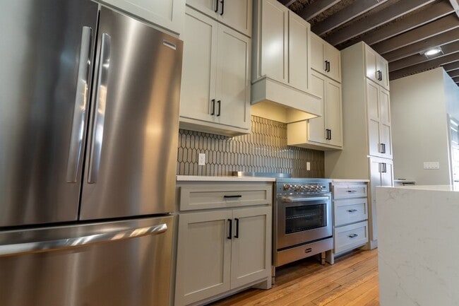 Building Photo - 216 E Rogers Blvd