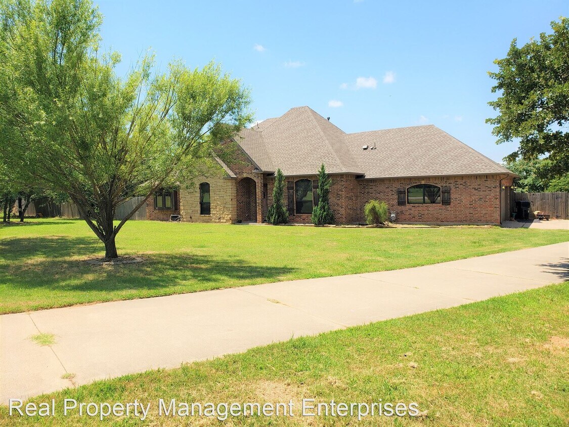 Primary Photo - 4 br, 2 bath House - 8113 Dripping Springs Ln