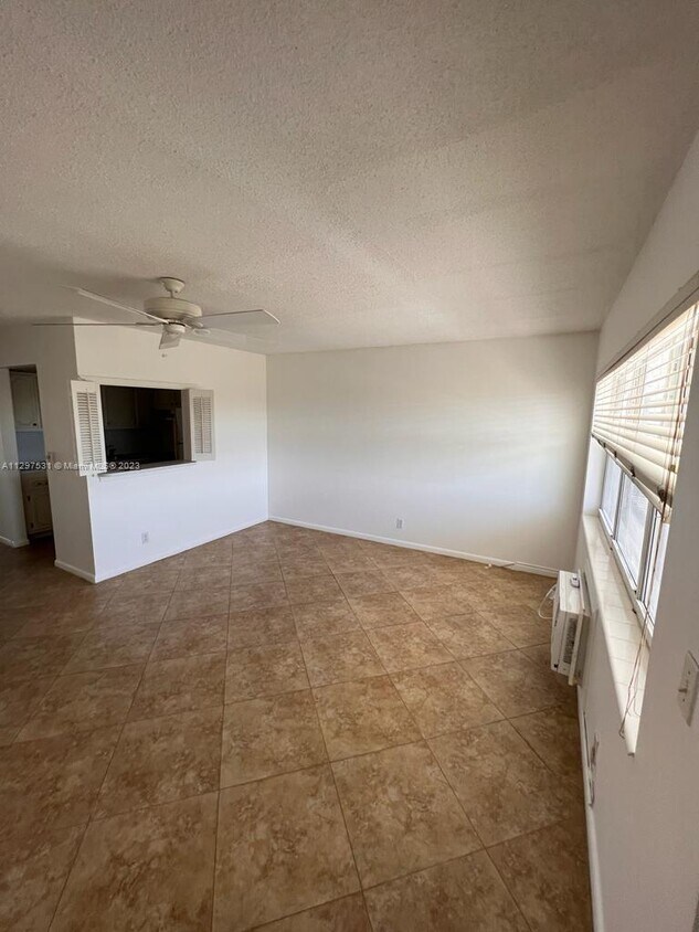 Building Photo - 276 Andover K