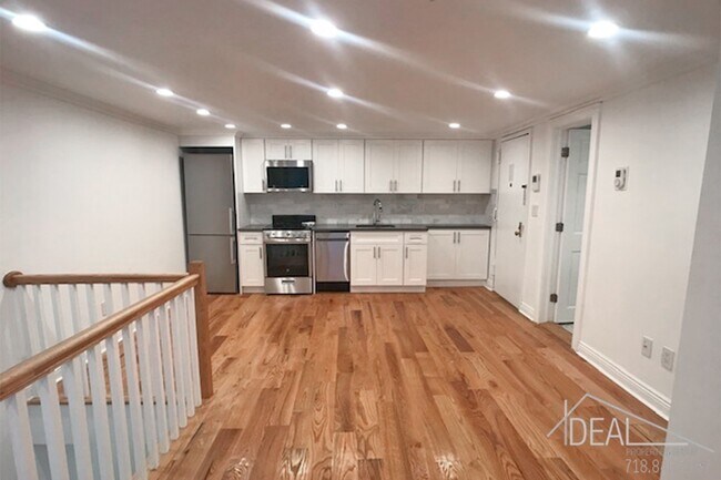 Foto del edificio - 173 Clinton St