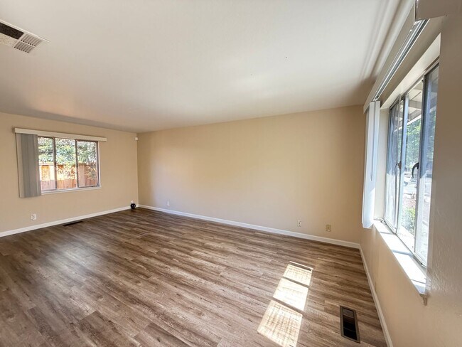 Foto del edificio - 544-548 E McKinley Ave.