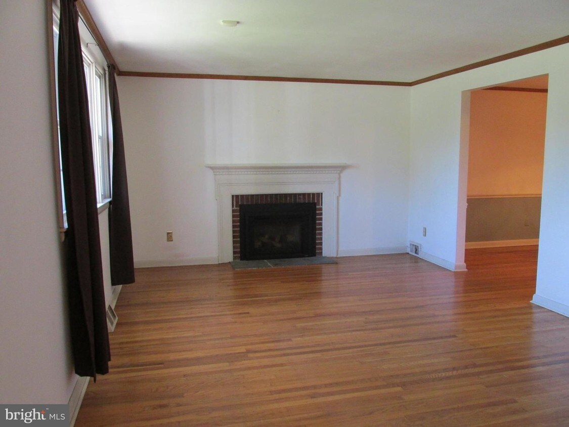 Primary Photo - 2014 Berkley Rd