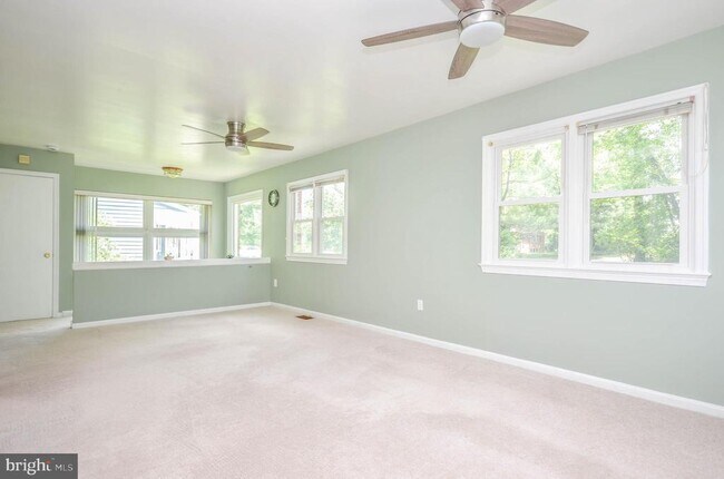 Building Photo - 2812 Yeonas Dr
