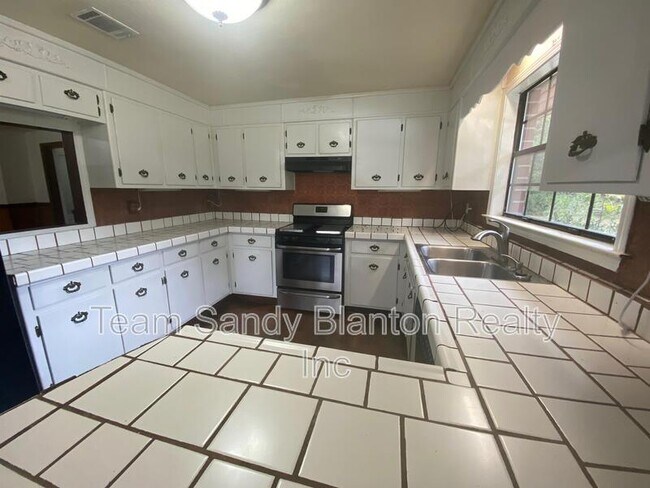 Foto del edificio - 7451 Lanier Dr