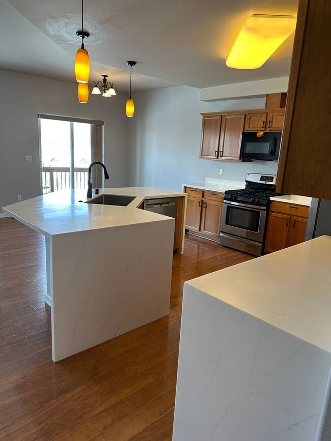 Building Photo - Enjoy gorgeous Views of the inlet & Mt. Susitna from the heart of Eagle River!