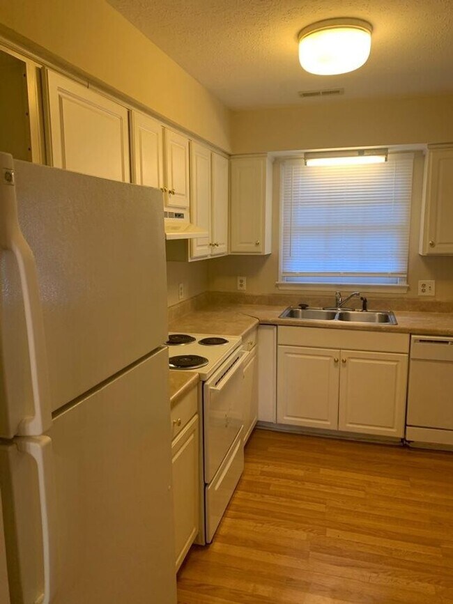 Foto del edificio - 2bedroom 1.5bath Townhouse Carolina Road