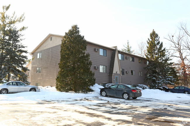 Building Photo - Oakwood Apartments