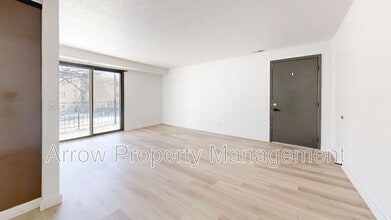 Building Photo - 207 E Arbor Ave