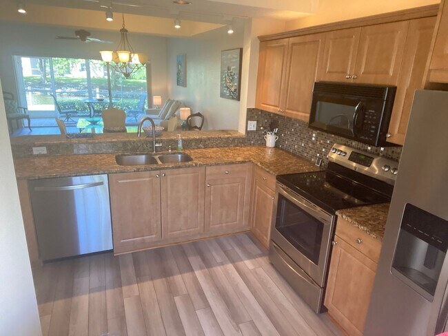 Foto del edificio - ***2 Bed/ 2 Bath***FAIRWAYS OF EMERALD GRE...