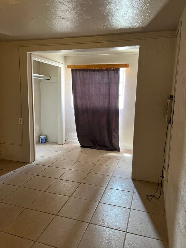 Foto del edificio - 1800 Gold Ave SE - 1 Bedroom Apt