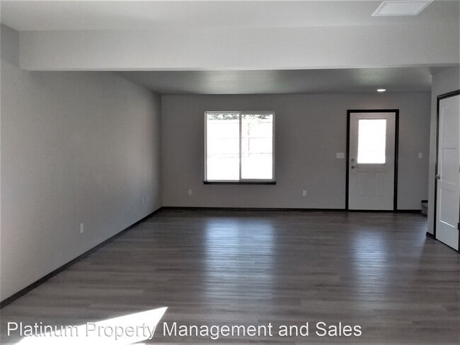 Building Photo - 3 br, 2.5 bath House - 422 S Kansas Loop