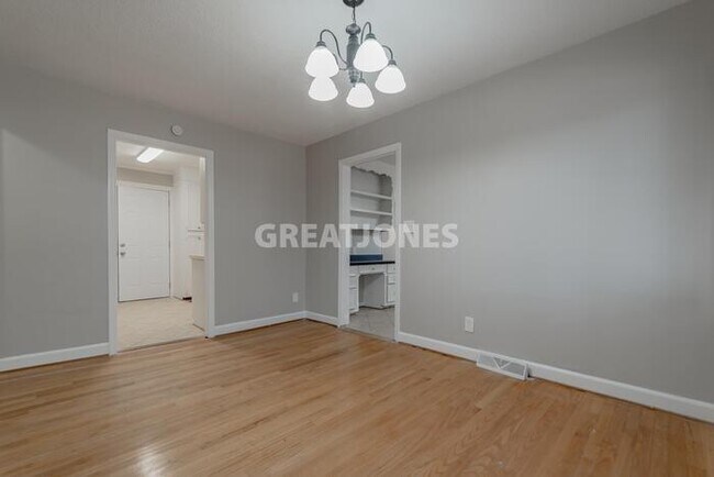 Foto del edificio - 3534 Covenant Rd