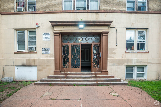 apartments near rosa parks elementary