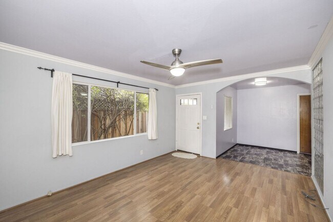 Foto del edificio - Quaint 2 Bed, 1 Bath Home Close to Parks, ...