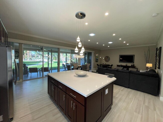Foto del edificio - 76990 Lark Dr