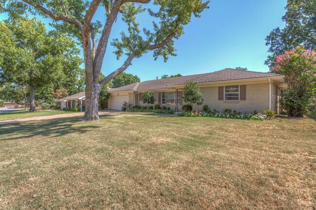 Foto del edificio - 5833 S Joplin Ave