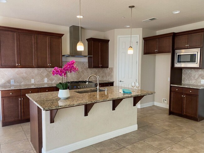 Foto del edificio - $2,750 Copper River Golf Course, 3 Bed + L...