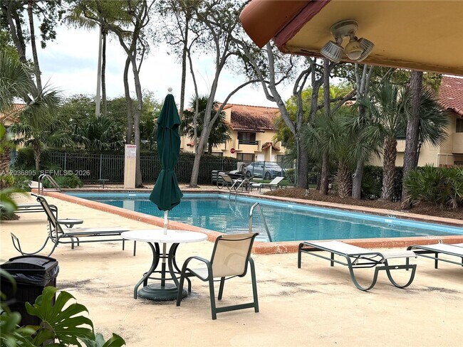 Foto del edificio - 10044 SW 77th Ct