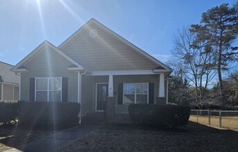 Building Photo - 716 Hillcrest Ave