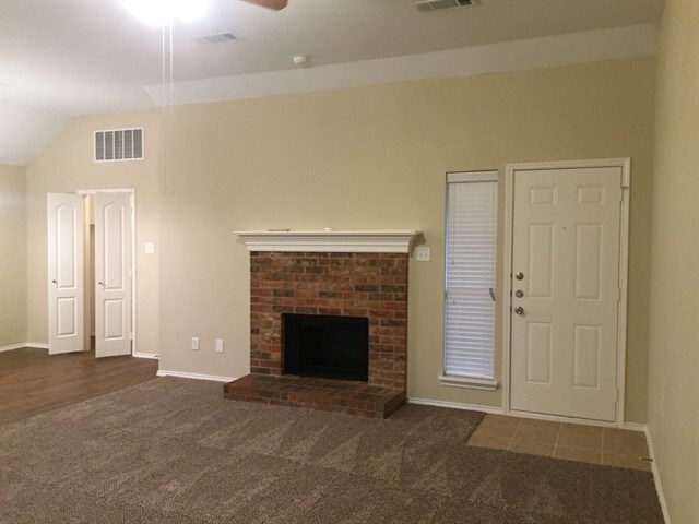 Building Photo - 717 Flagstone Way