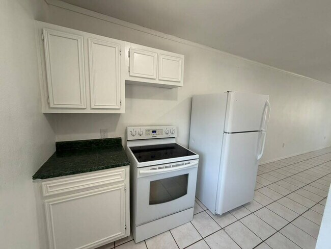 Foto del edificio - "Charming 2-Bed Retreat in Edinburg – Cozy 840 Sq. Ft. Home!"