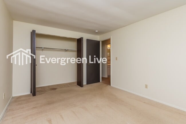 Building Photo - 8547 Schoolgate Dr