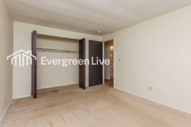 Foto del edificio - 8547 Schoolgate Dr