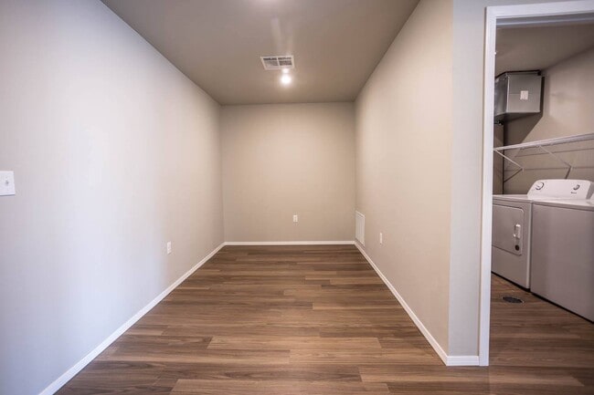 Building Photo - Riverbend Townhomes
