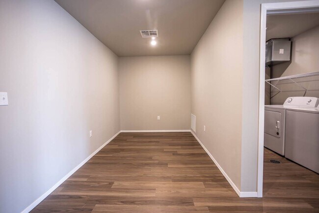 Foto del edificio - Riverbend Townhomes