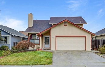 Building Photo - 1376 Magnolia Ave