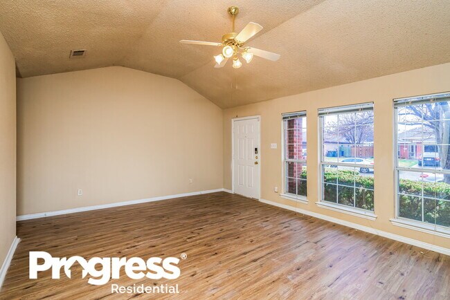 Building Photo - 1157 Lake Bluff Dr